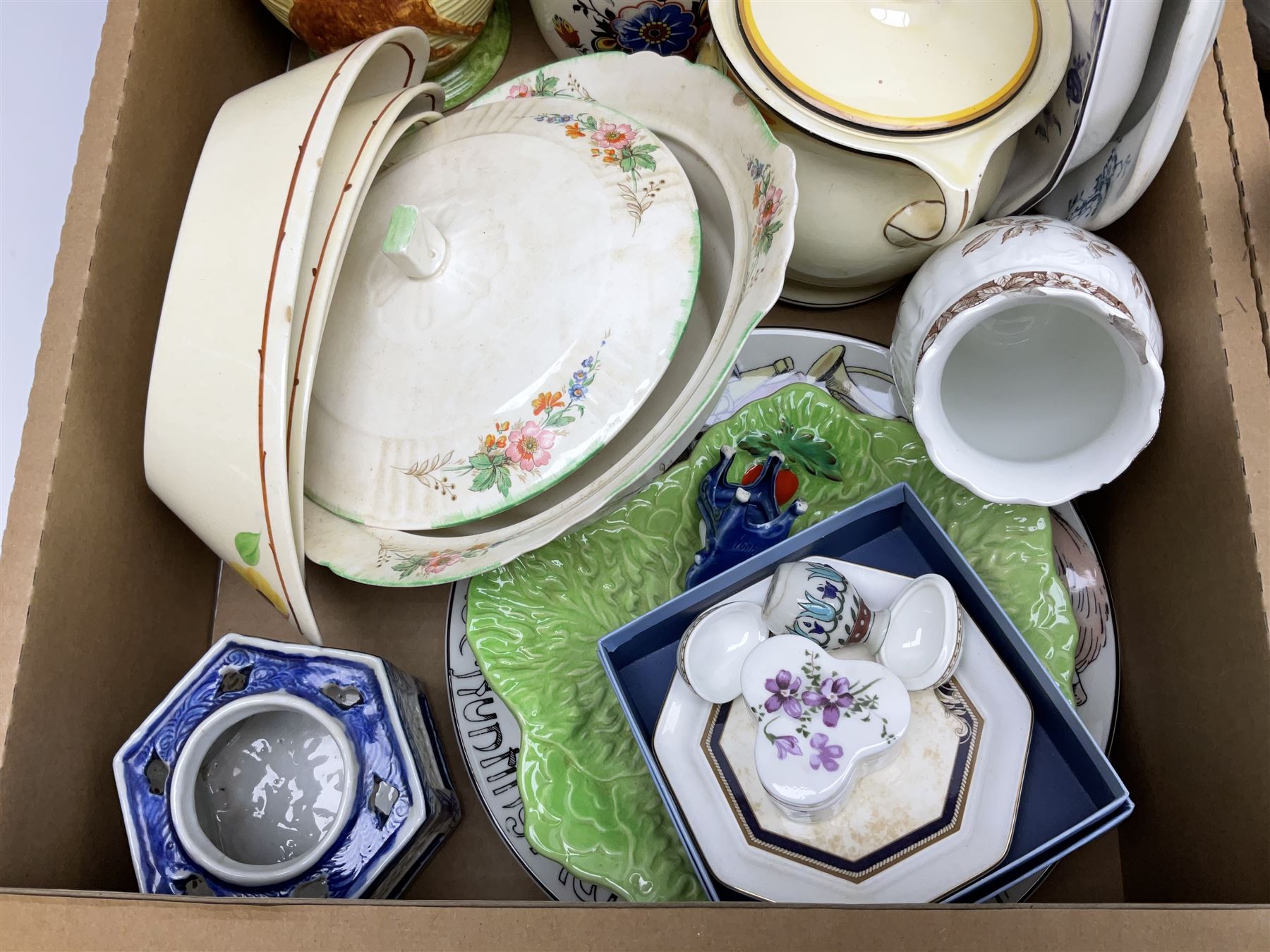 Burleigh Ware jug of baluster form modelled with fox and heron, cabbage dish, Carlton Ware lobster scallop dish, Royal Doulton The Hunting Man plate, Grimwades, other early 20th century ceramics and a Henry Alcock wash set to include jug and bowl, chamber pot etc