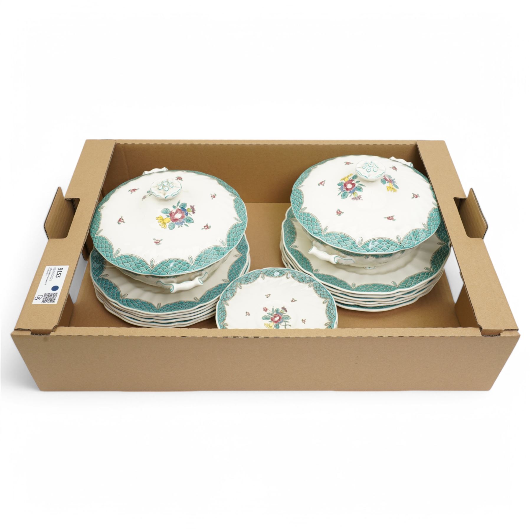 Royal Doulton Lowestoft Bouquet tea and dinner wares, including two vegetable dishes, six dinner plates and six smaller plates, and six saucers