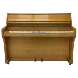 Kemble - English 20th century compact up