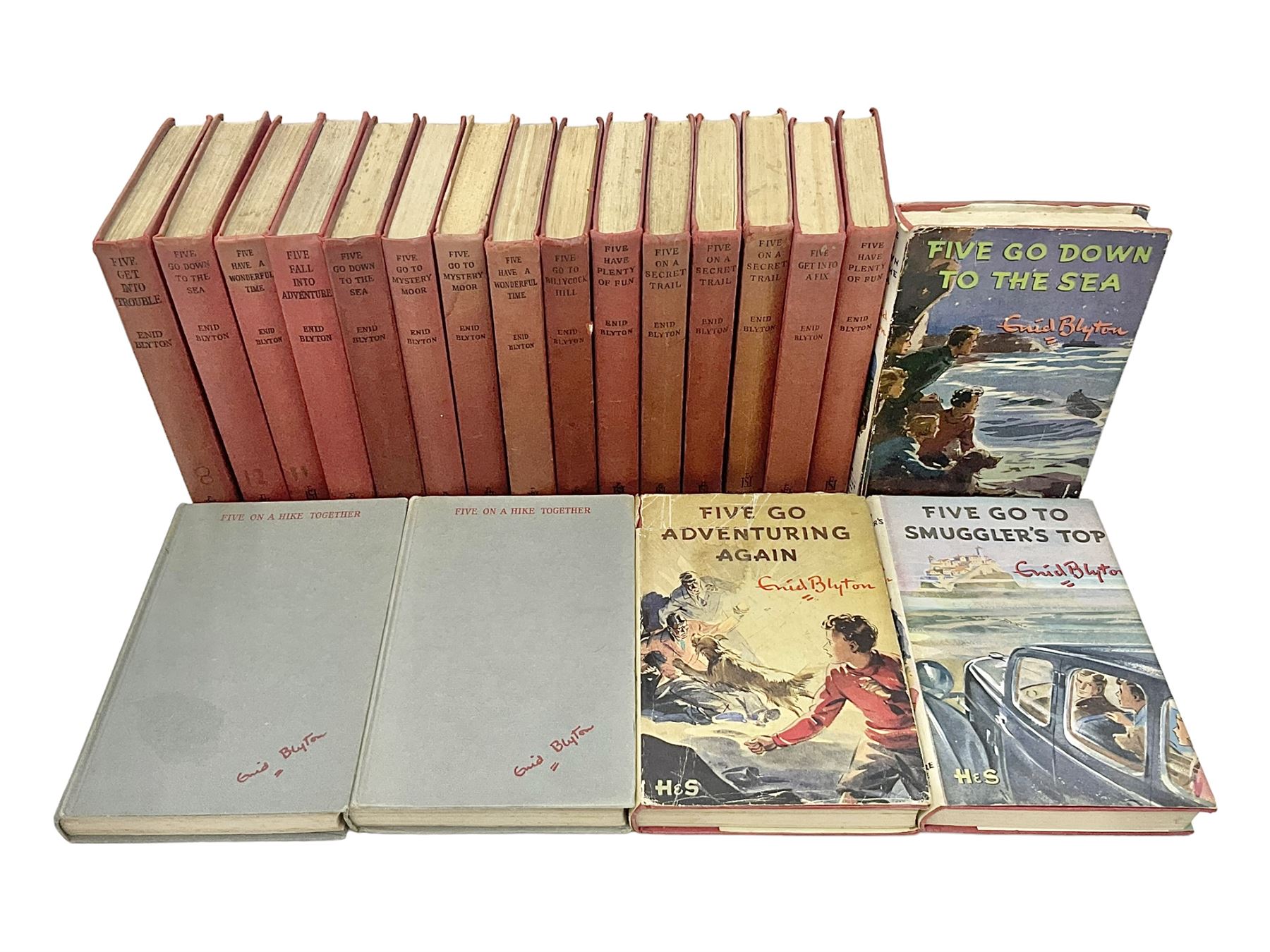 Enid Blyton; Famous five twenty volumes, including seventeen first editions
