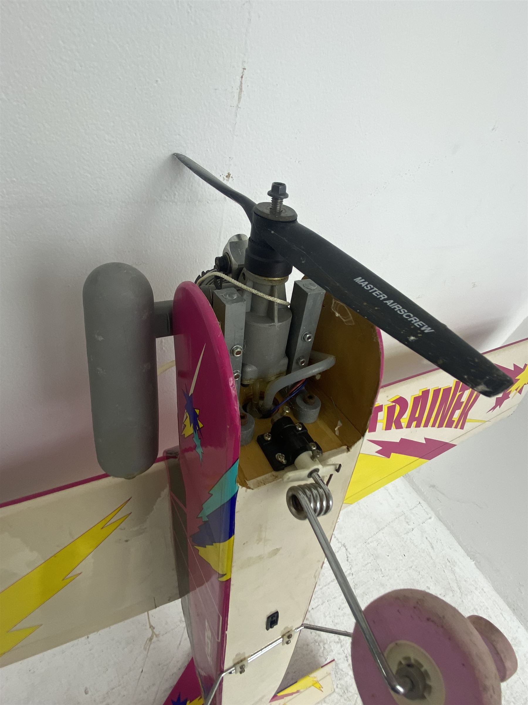 Kyosho Trainer 40 remote control aeroplane, L120cm, W161cm