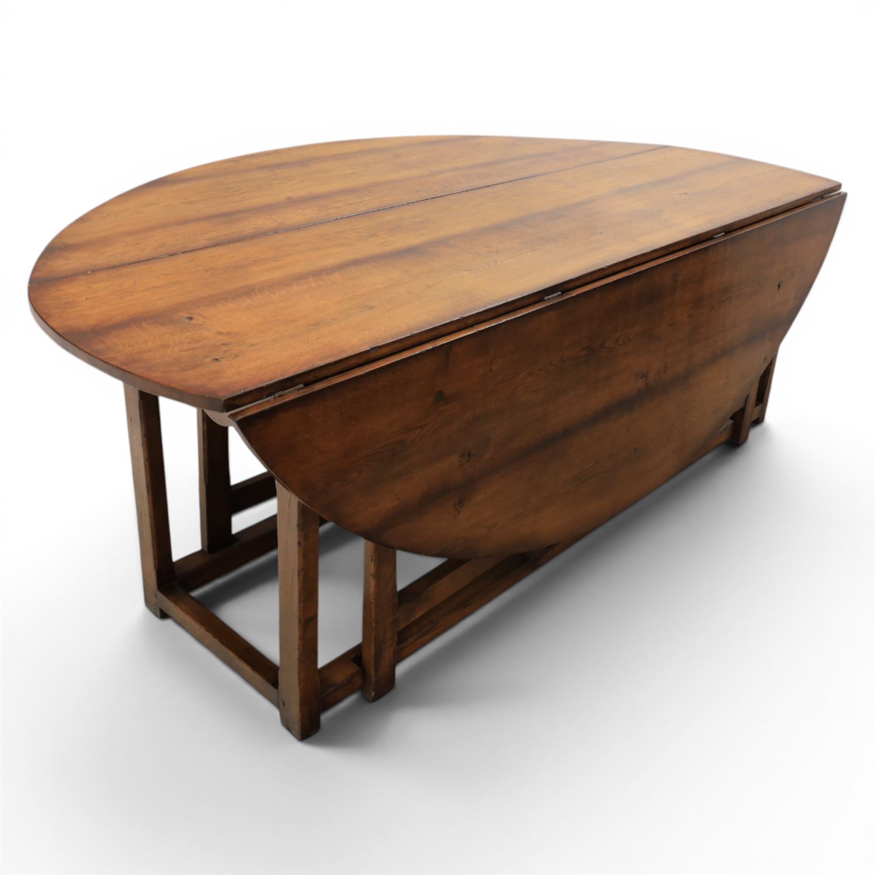 Large 18th century style oak wake table, with drop leaves and gateleg action on turned supports extends to 178 cm 