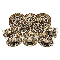 20th century Royal Crown Derby Imari 1128 pattern tea wares, comprising six teacups, five saucers, five side plates, a pair of serving plates, and one other with wavy rim, each with printed marks beneath including various year cyphers, side plates D16cm serving plates each approximately D22cm