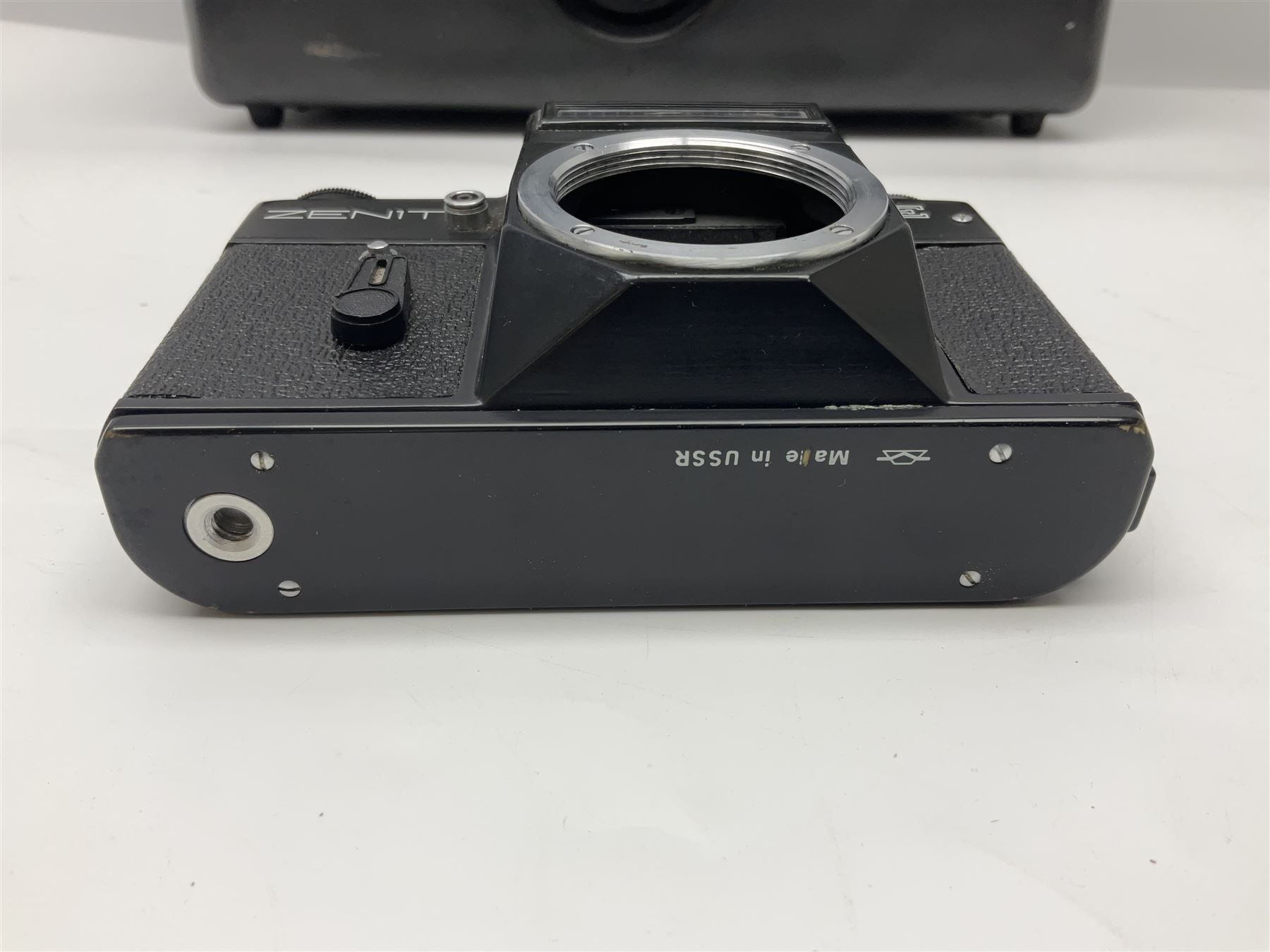 Zenit Photosniper Outfit, to include Zenit E camera body, serial no 80272217, 'Tair-3S 4.5/300' lens serial no 8508819, 'Aico 3x Converter', etc, all in a metal carry case  