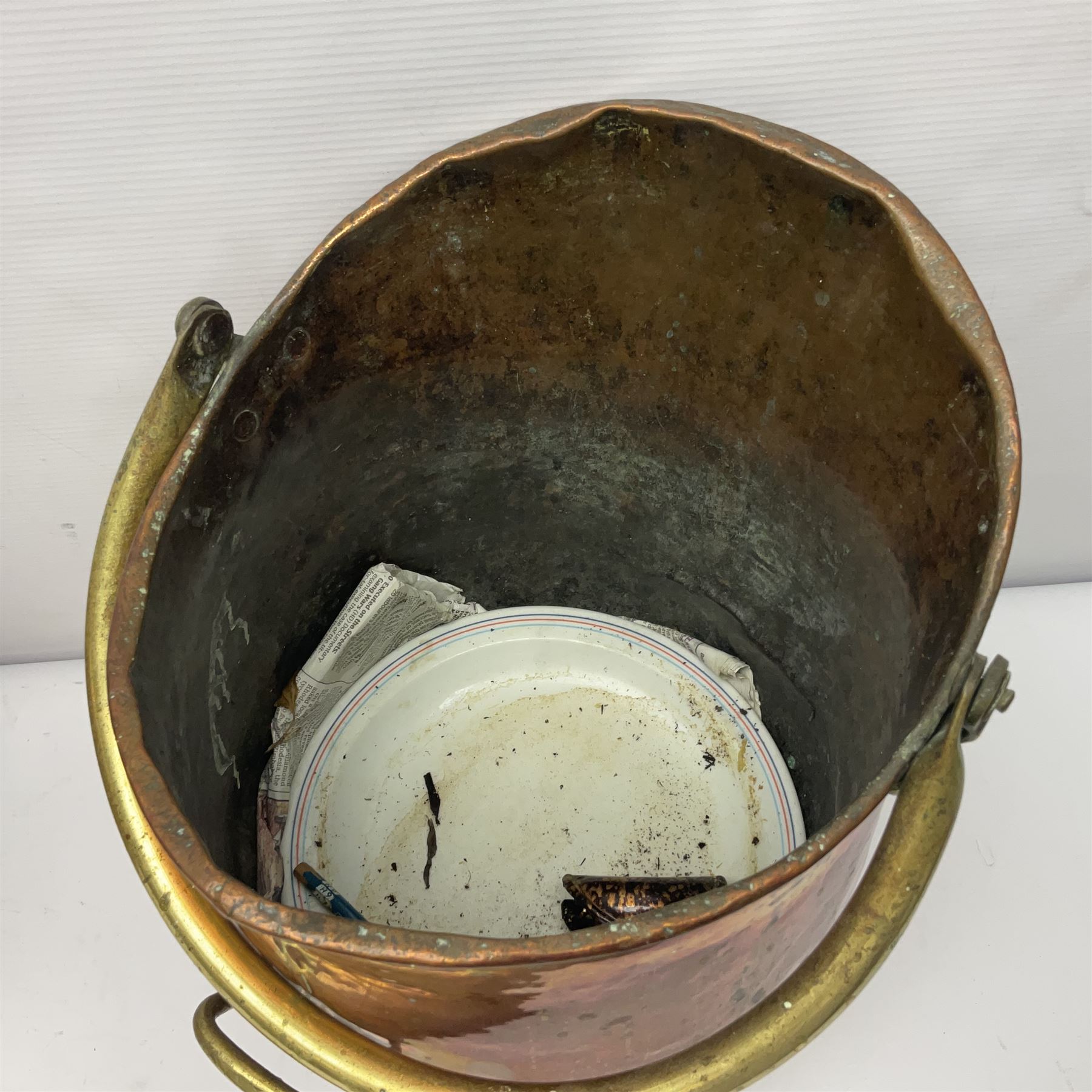 20th century brass carriage lantern, with six glass panels and eagle finial, together with a copper coal scuttle and hammered copper vase, lantern H77cm