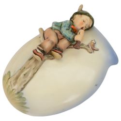 Set of three Hummel wall vases, marked to the reverso 360 A/B/C, H15cm