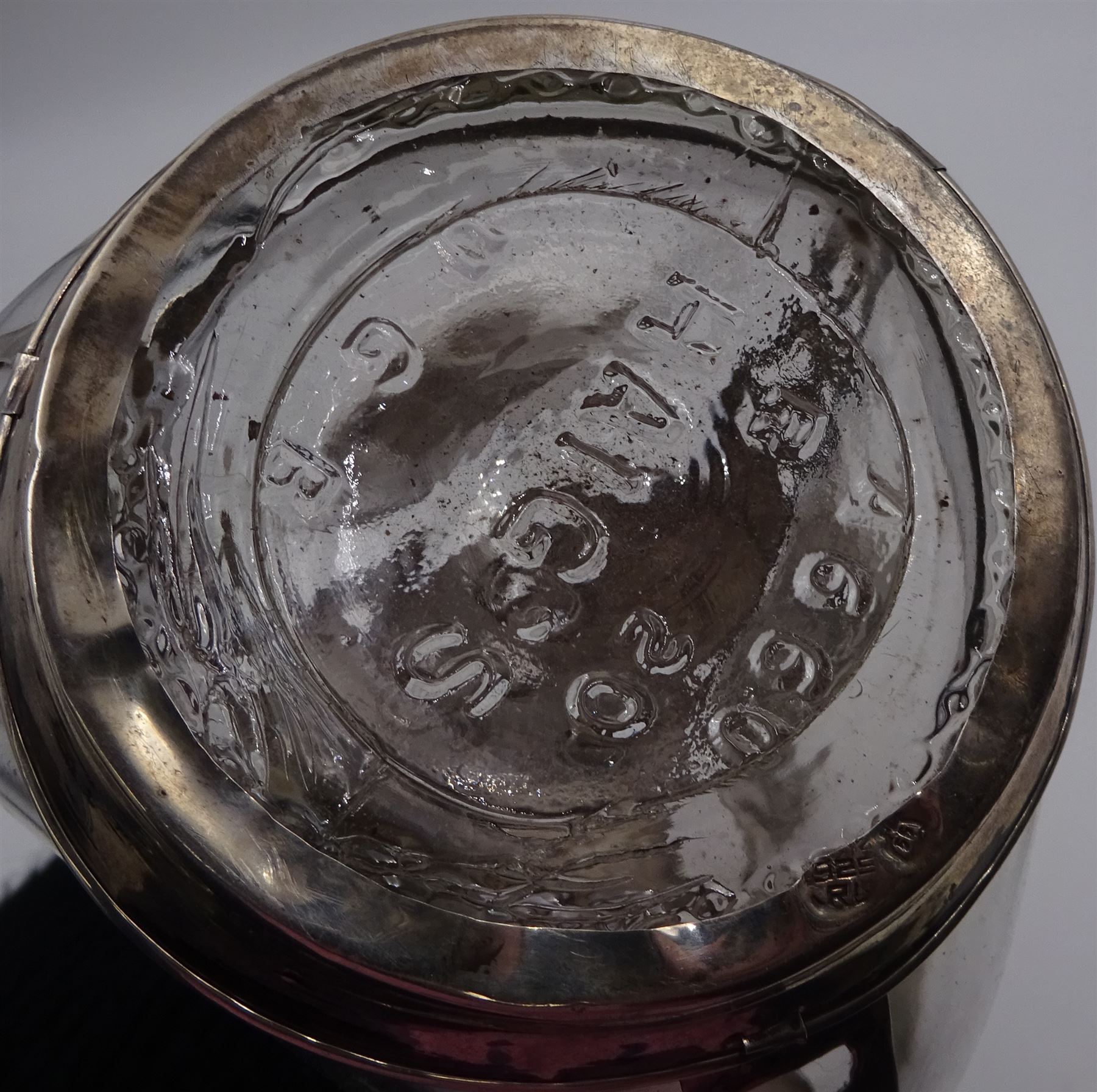 20th century Mexican silver overlaid Dimple whisky decanter/jug with stopper, the glass body overlaid with pierced floral silver decoration, with silver C handle and silver stopper, stamped 925 to base, H23.5cm