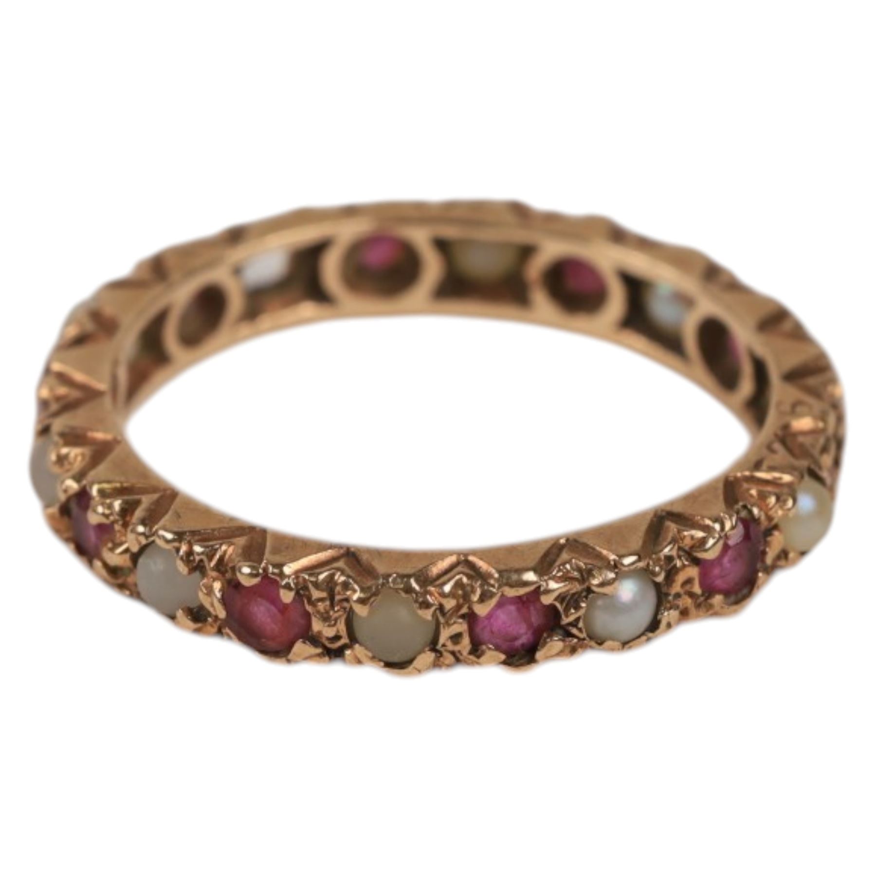 9ct gold jewellery, including cameo ring, seed pearl letter 'E' brooch and a stone set eternity ring, all stamped 9ct