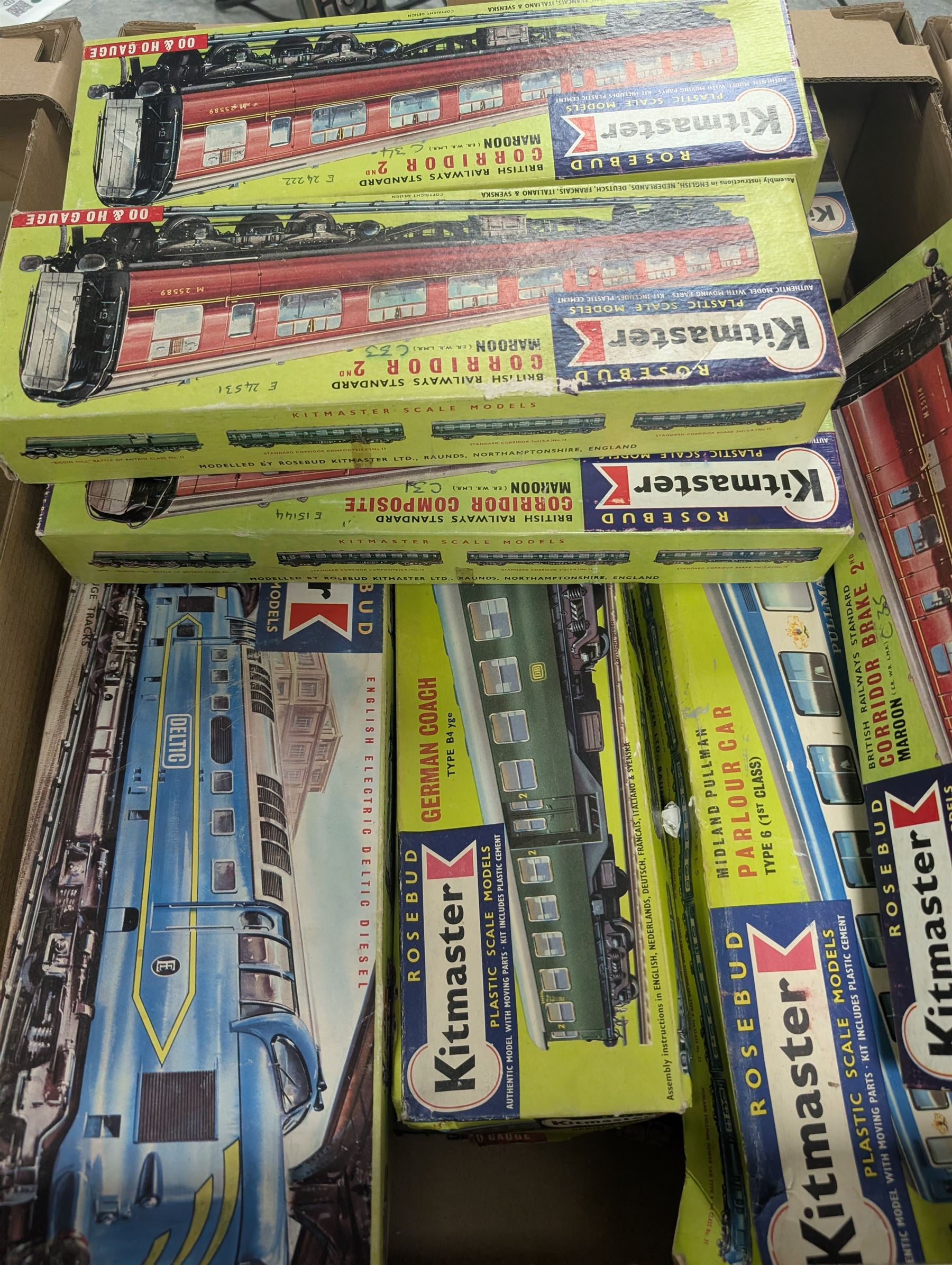 Collection of HO and OO gauge model railway rolling stock and accessories, including Fleischman locomotives, carriages, goods wagons, kit built rolling stock, Kitmaster built rolling stock, etc, in four boxes