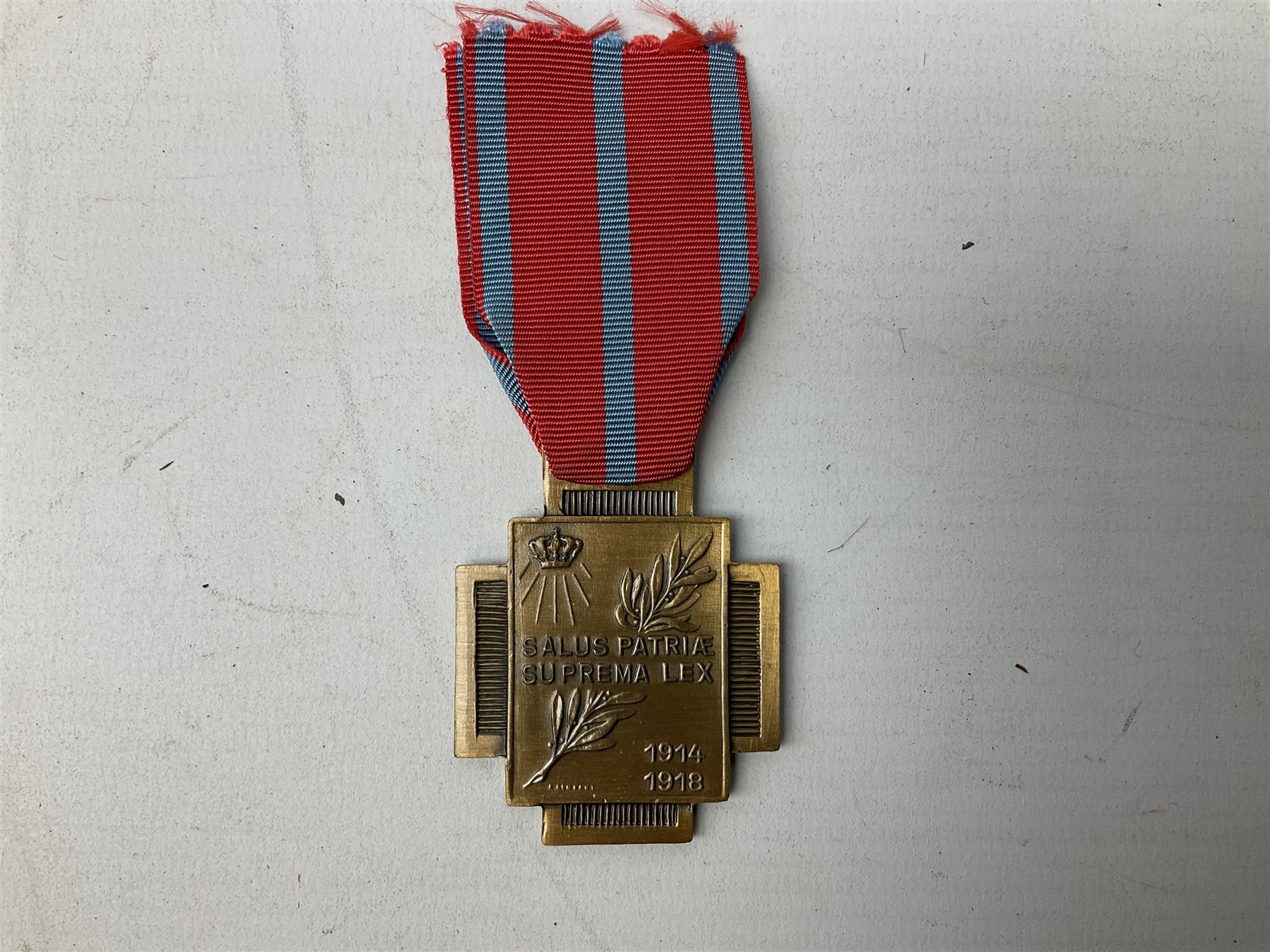 Five continental medals - WW1 Belgian Cross of Fire; WW1 French Croix De Guerre; French Croix De Combattant; French Republic Workers silver merit awarded to L. Mounet 1950; and boxed French Palmes Universitaires Officier d'Academie silver and enamel wreath (5)