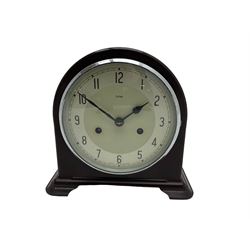 Retro 1950’s Enfield striking mantle in a brown Bakelite case, with a steel silvered dial with Arabic numerals and steel spade hands, eight-day movement striking the hours and half-hours on a gong, convex glass and chrome bezel. With pendulum.

