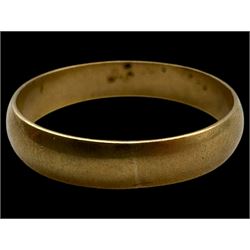 Three 9ct gold rings, comprising wedding band, pierced dome ring and signet ring with engraved initial, all stamped or hallmarked