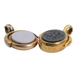 Two 19th century gold swivel fobs, the first 18ct example set with bloodstone and carnelian engraved with monogram and armorial, bearing hallmarks, the second 9ct example with bloodstone and chalcedony, set within simple mounts, each approximately H3cm 

Provenance: By family descent from the Chichesters of Arlington Court, Devon; from the collection of Andrew Chichester Everitt.
