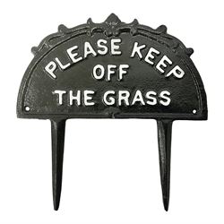 Please Keep Off the Grass cast iron sign, without spike H14cm  - THIS LOT IS TO BE COLLECTED BY APPOINTMENT FROM DUGGLEBY STORAGE, GREAT HILL, EASTFIELD, SCARBOROUGH, YO11 3TX