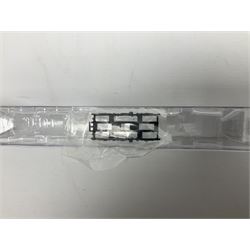 Graham Farish by Bachmann 'N' gauge - Class 47/0 locomotive no.D1779 and Class 55 Deltic locomotive no.D9007 (2)