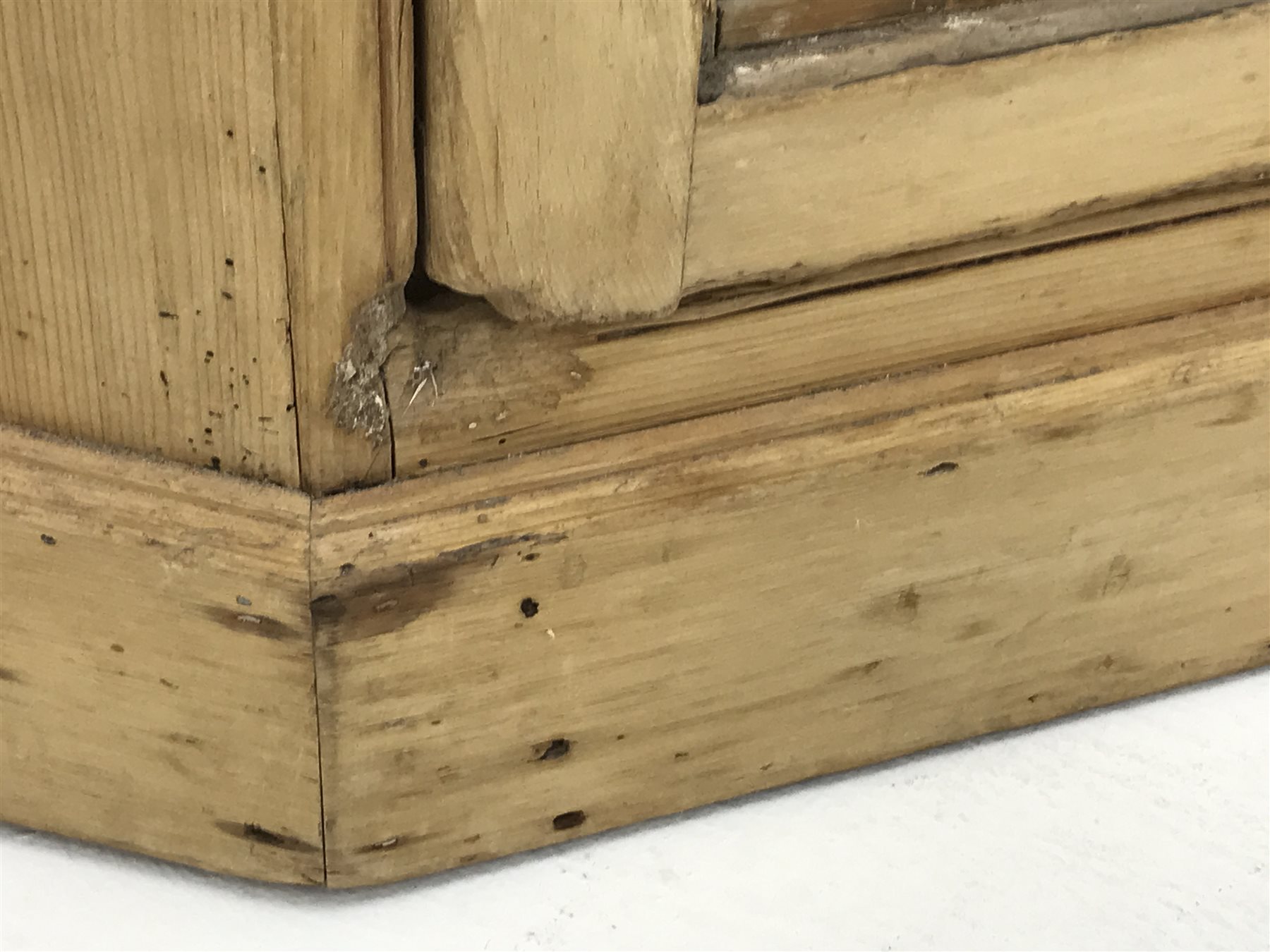 Victorian pine corner cabinet, single door, three shelves, W76cm, H114cm, D44cm