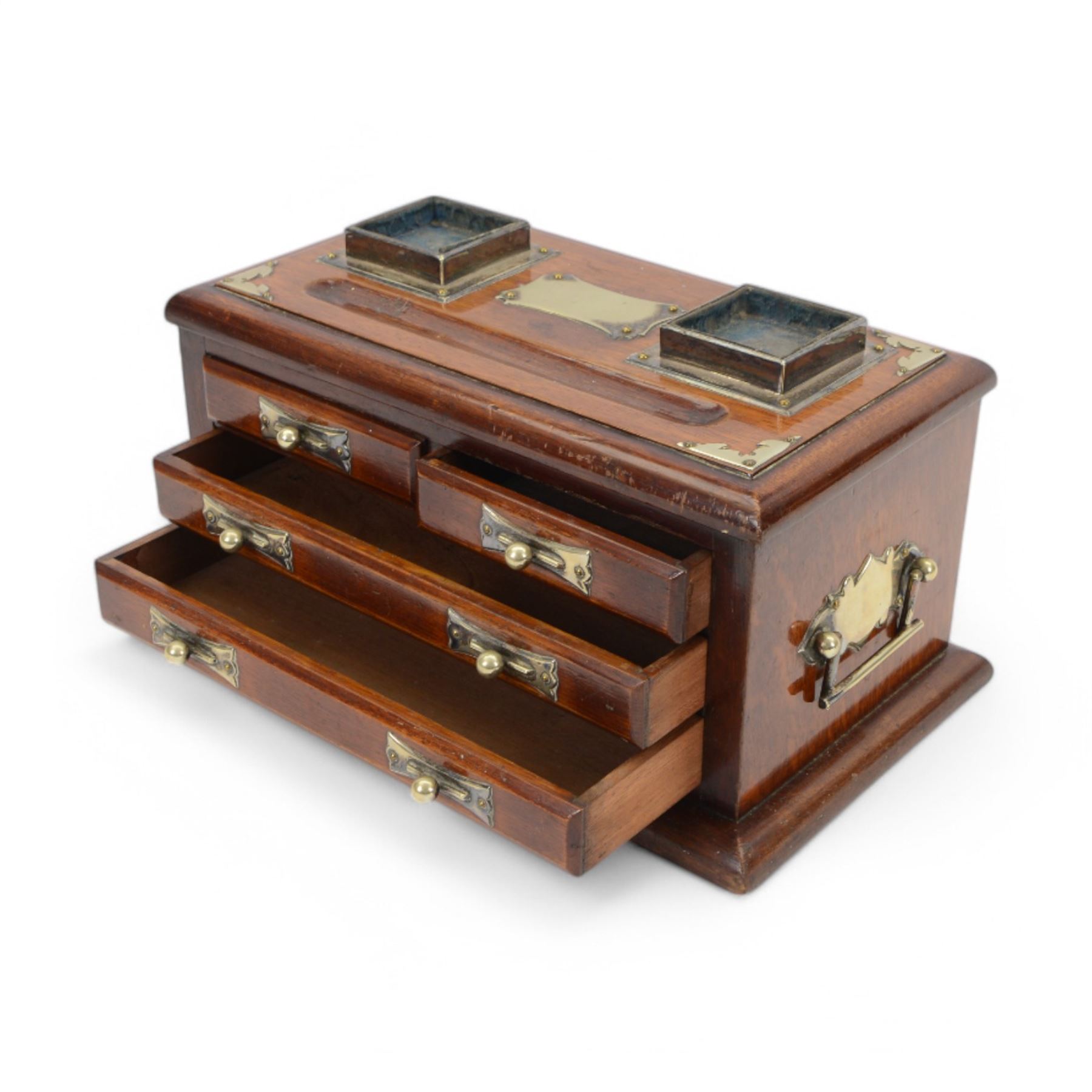 Desk top chest of drawers, two short over two long drawers, the top with pen holder and two silver plated inkwell holders, with handles to the side, H20cm, L38cm