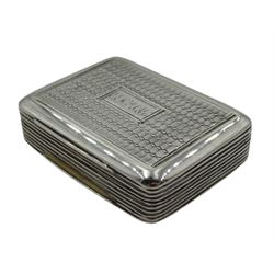 George IV silver small lidded box, engine turned decoration, the cartouche with engraved 'EEH To CAG' by Ledsam & Vale, Birmingham 1827