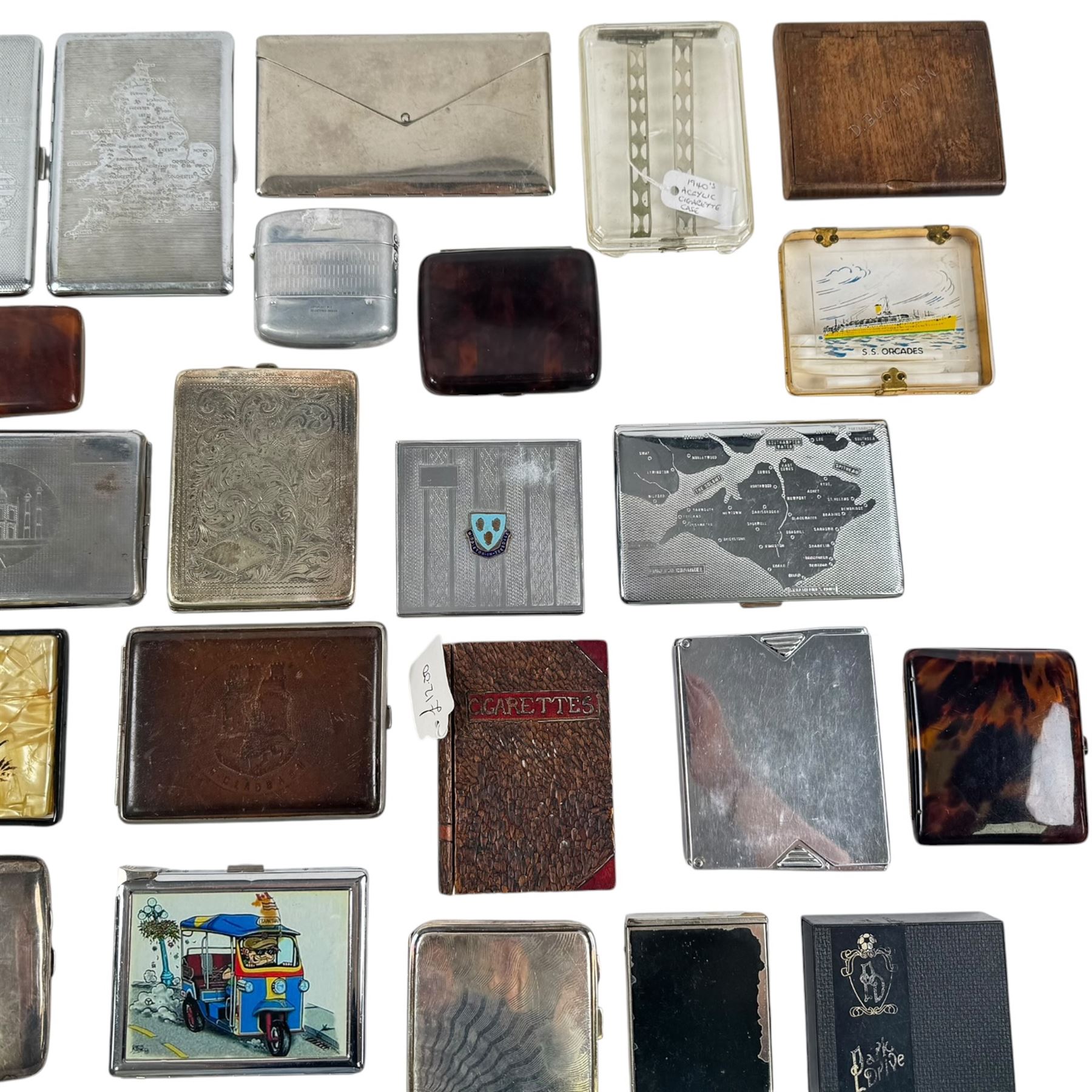 Collection of 20th century cigarette holders, including wooden,  faux tortoiseshell, metal and plastic etc 