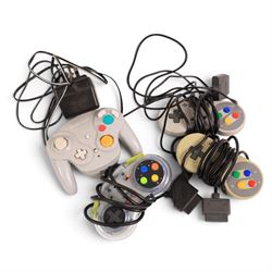 Super Nintendo Entertainment System console, three controllers including a Sprint Pad, a Nintendo Game Cube controller and a collection of SNES games, comprising Mystic Quest Legend, Flashback, Super Swiv, Eek The Cat, Street Fighter II, Dragons Lair, Jurassic Park Part II, Equinox, Donkey Kong Country, Super Mario World, Stunt Race, Super Tennis, Primal Rage, Alien 3, Starwing and F-Zero, all unboxed 