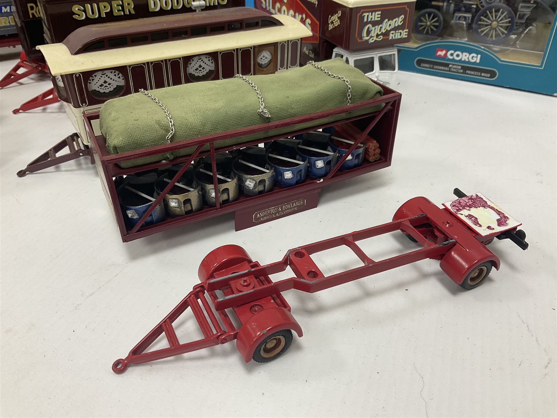 Corgi - various models both boxed and loose to include Dibnahs Choice 1 50 scale 80308, Classics 31702 and 97920, along with loose 1937 Rolls Royce 111 Sedance de Ville model, further mostly Showmans Range models and assembled fairground kits