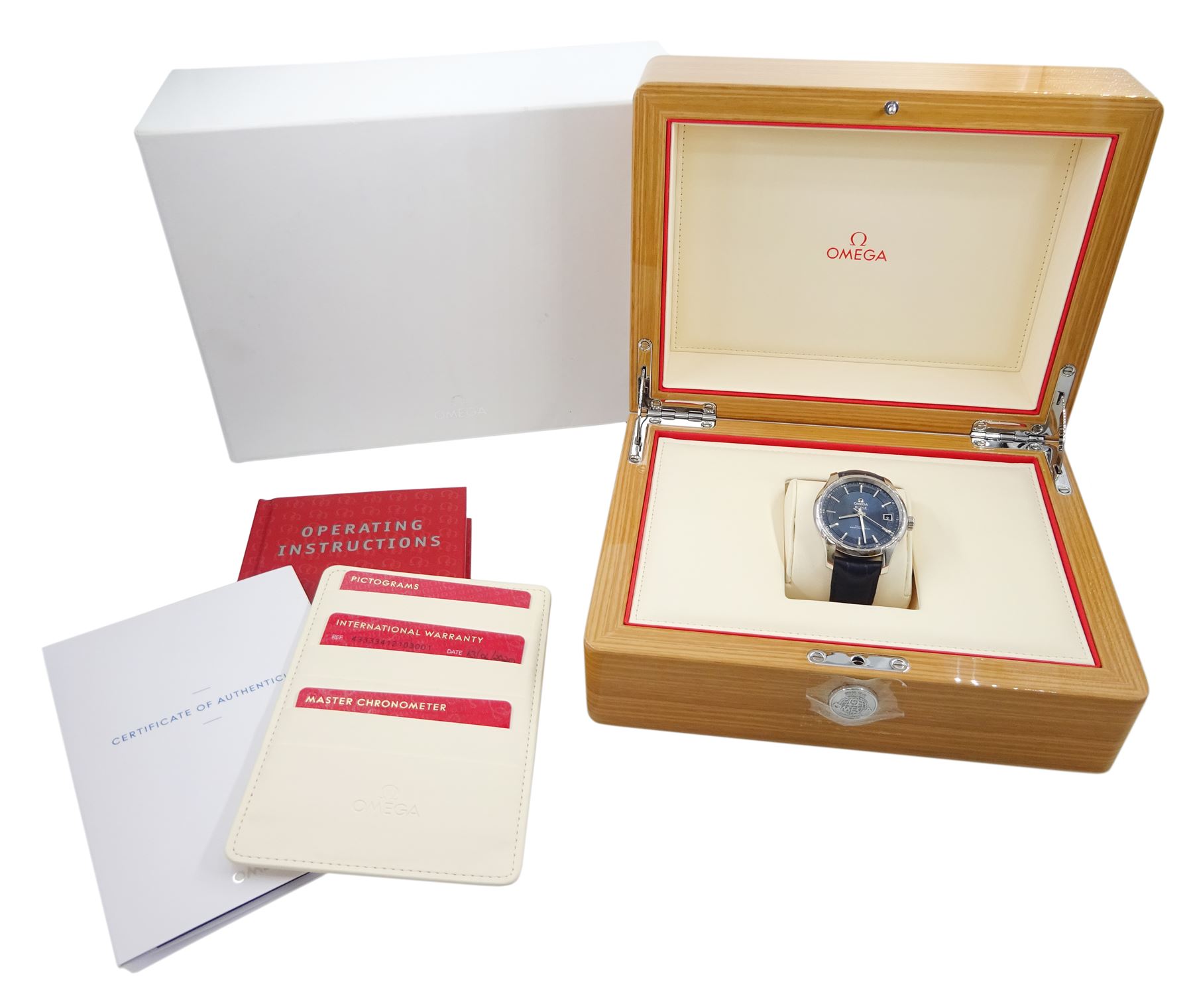Omega De Ville Hour Vision gentleman's stainless steel automatic wristwatch, Cal. 8900, Ref. 433.33.41.21.03.001, serial No. 87712187, blue dial with date aperture, on original blue leather strap and stainless steel foldover clasp, boxed with papers and warranty card dated 2020