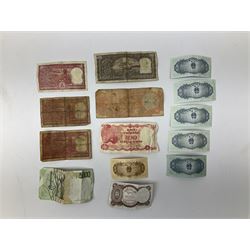 Great British and World coins including part filled Whitman folders, pre-decimal pennies, commemorative crowns, brass threepence pieces, small number of banknotes, etc