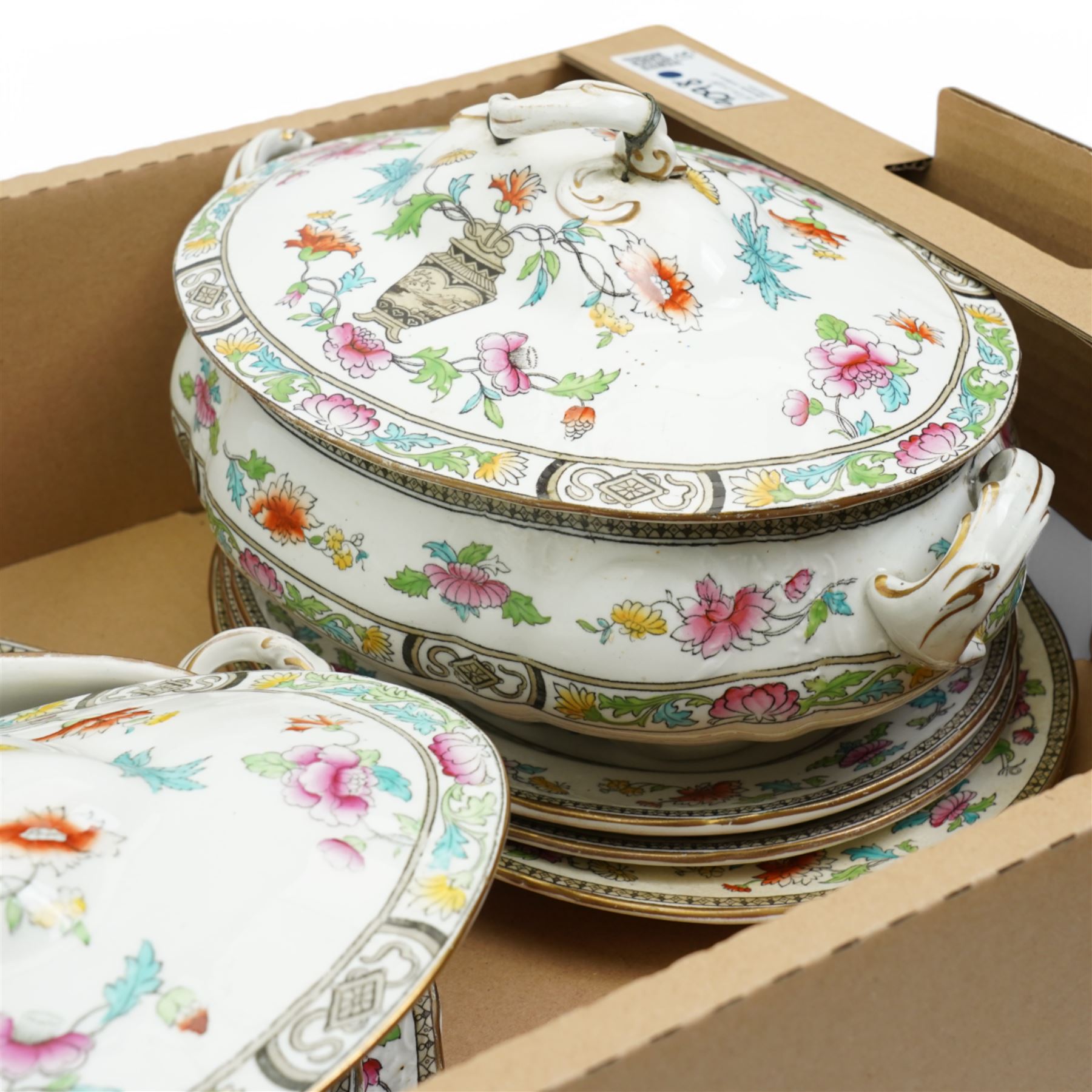 Royal Doulton dinner service decorated with Chinese vases and flowers approx 40 pieces
