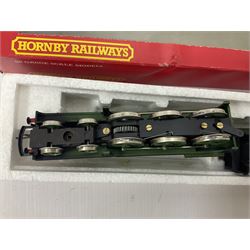 Hornby '00' gauge - 4-6-0 locomotive No.8509; Class J52 0-6-0 tank locomotive No.3980; both boxed; and 4-6-2 locomotive 'Flying Scotsman' No.4472; unboxed (3)