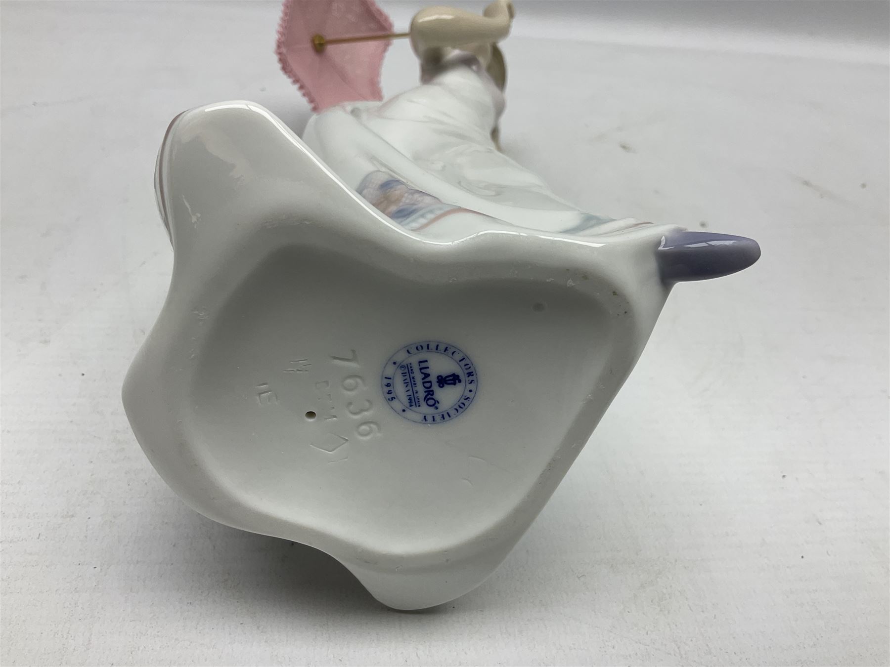 Two Lladro figures, comprising Innocence in Bloom no 7644 and Afternoon Promenade no 7636, both with original box, H28cm