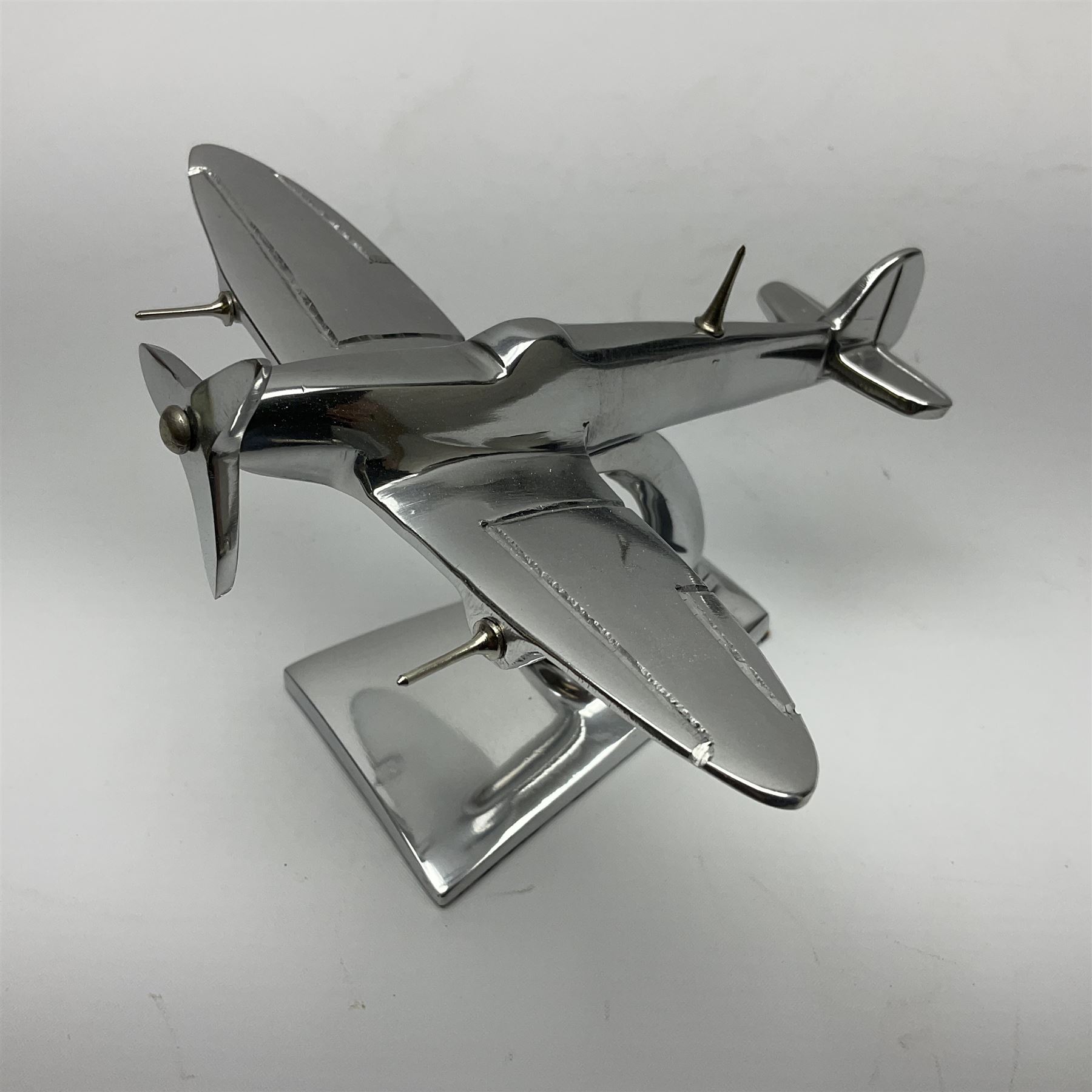 Set of three aluminium planes with rotating propellers, tallest H18cm