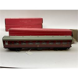 Hornby Dublo - six coaches comprising 4060 Open Corridor Coach 1st Class W.R.; 4061 Open Corridor Coach 2nd Class W.R.; 4062 Open Corridor Coach 1st Class B.R.; 4063 Open Corridor Coach 2nd Class B.R.; 4075 Passenger Brake Van B.R.;and 4078 Composite Sleeping Car B.R.; all in boxes (6)