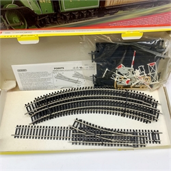 Hornby '00' gauge - Flying Scotsman electric train set with Class A3 4-6-2 locomotive 'Flying Scotsman' No.4472 and three teak style passenger coaches, boxed; and a box of additional track