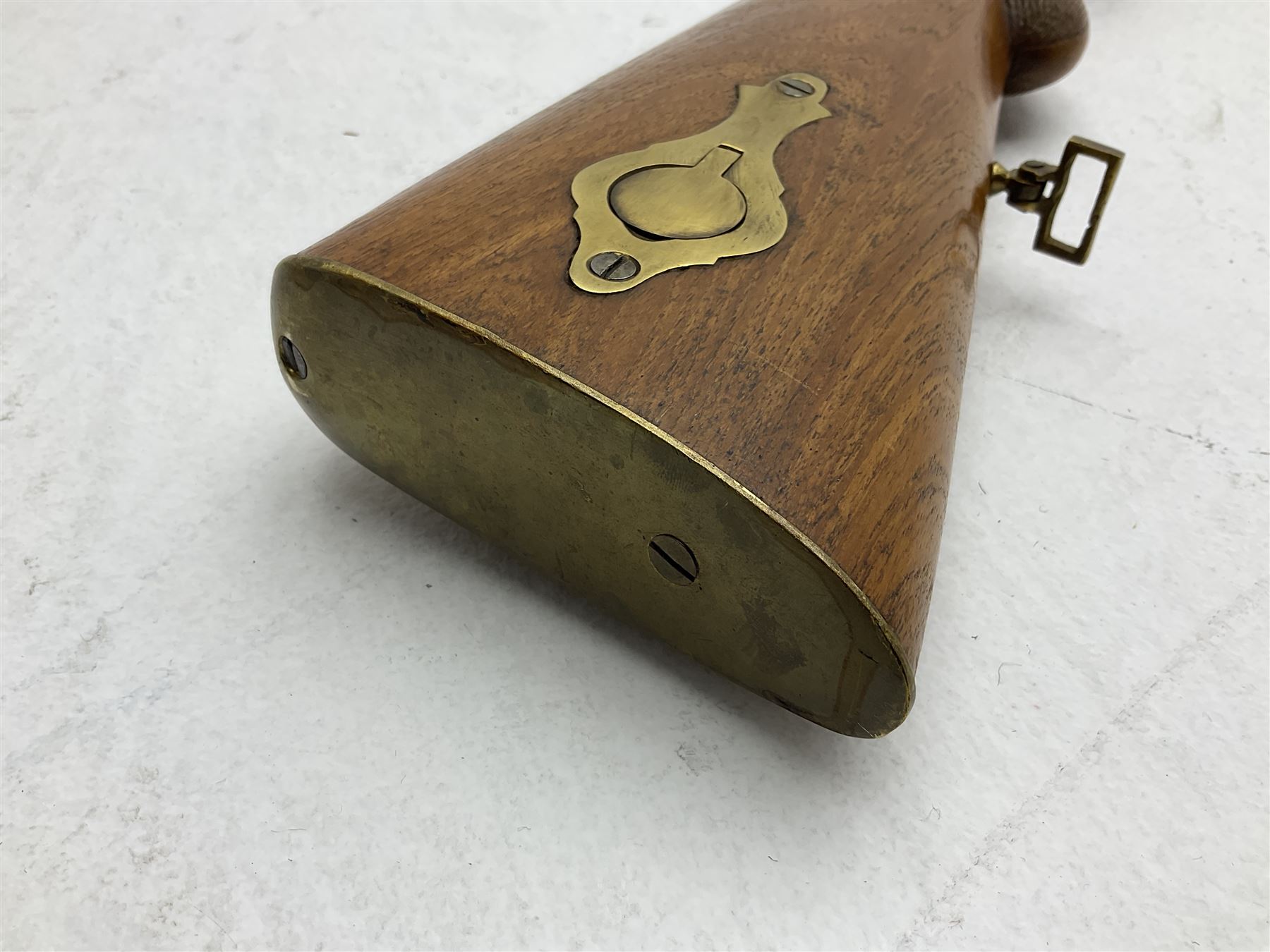 20th century Indian percussion musket, the 81cm octagonal barrel with under rib and ramrod, brass fittings including front and rear swivels, oak half stock with cheek piece and chequered pistol grip stamped 1589 L124.5cm overall