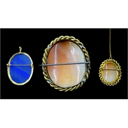 18ct gold blue agate cameo brooch despicting a lady and a bird, stamped 750, 9ct gold shell cameo brooch hallmarked and a late 19th/early 20th century gilt cameo brooch (3)