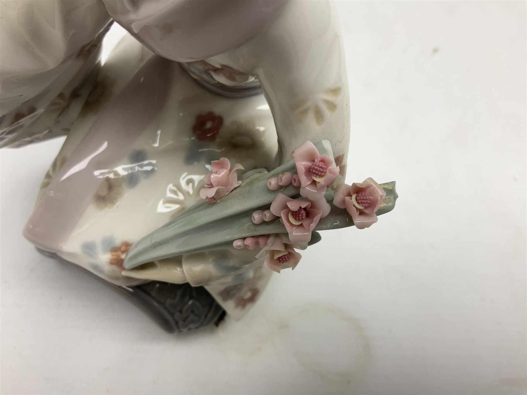 Two Lladro Japanese Ladies figures, comprising Kiyoko no 1450 and Yuki no 1448, both issued 1983, retired 1998, largest example H20cm