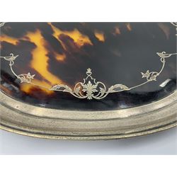 1920's silver and tortoiseshell dressing table tray, of quatrefoil form, the lobed silver edge encasing a tortoiseshell center with silver acanthus detail, hallmarked Elkington & Co Ltd, Birmingham 1921, L25cm W18cm