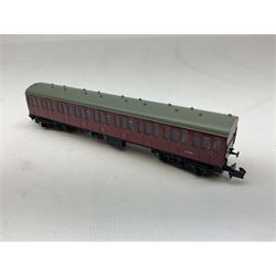 Graham Farish by Bachmann 'N' gauge - Stanier composite first & second coach, Stanier brake second coach, MK1 suburban composite coach and suburban 57ft brake end coach and four wagons (6)