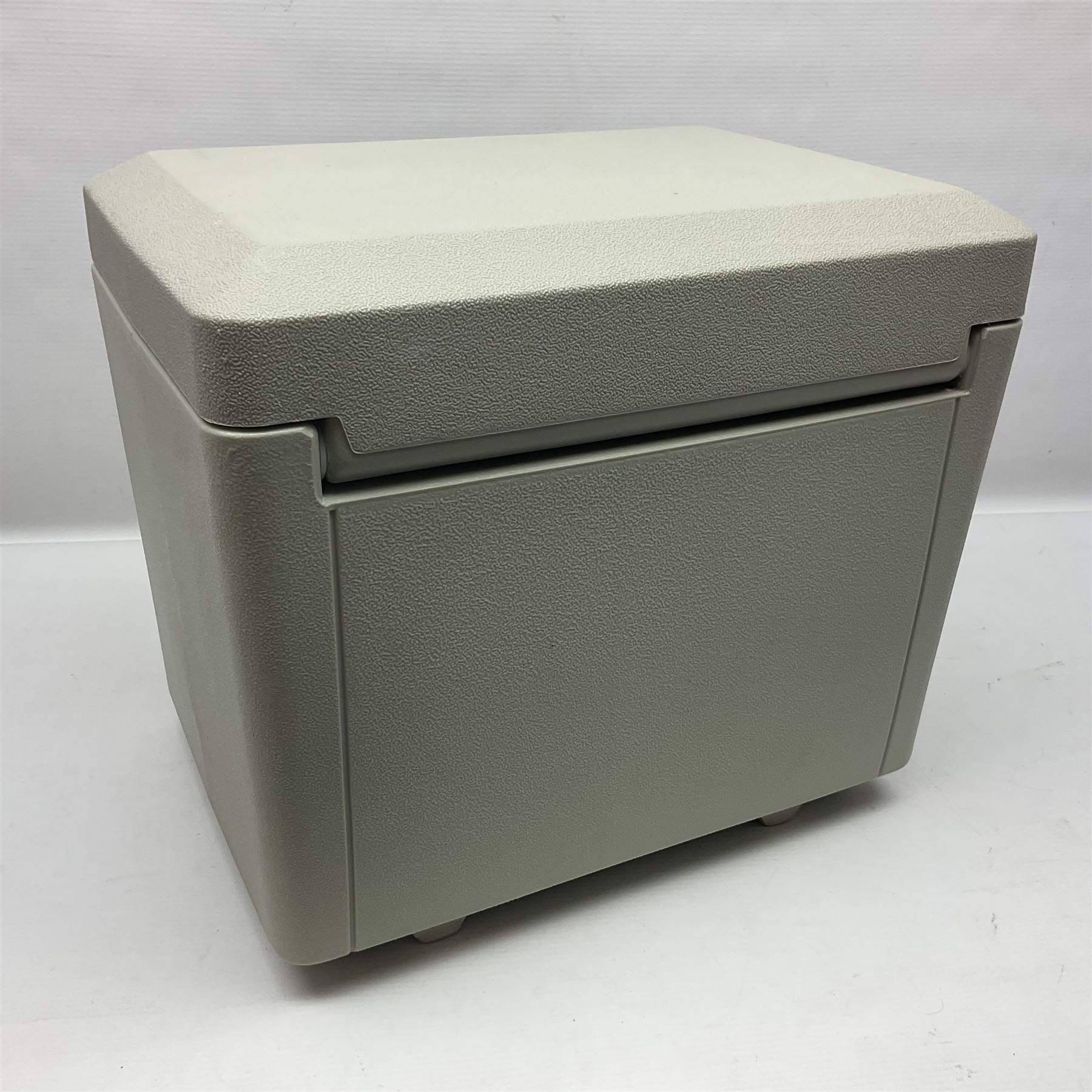 Sentry 1170 portable safe, with key, H34.5cm