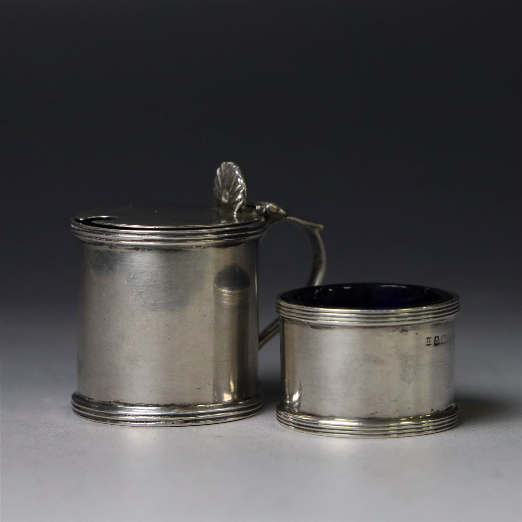 1920s silver two piece cruet set, comprising mustard pot and open salt, of plain cylindrical form, hallmarked Charles S Green & Co Ltd, Birmingham 1927, mustard pot H4cm