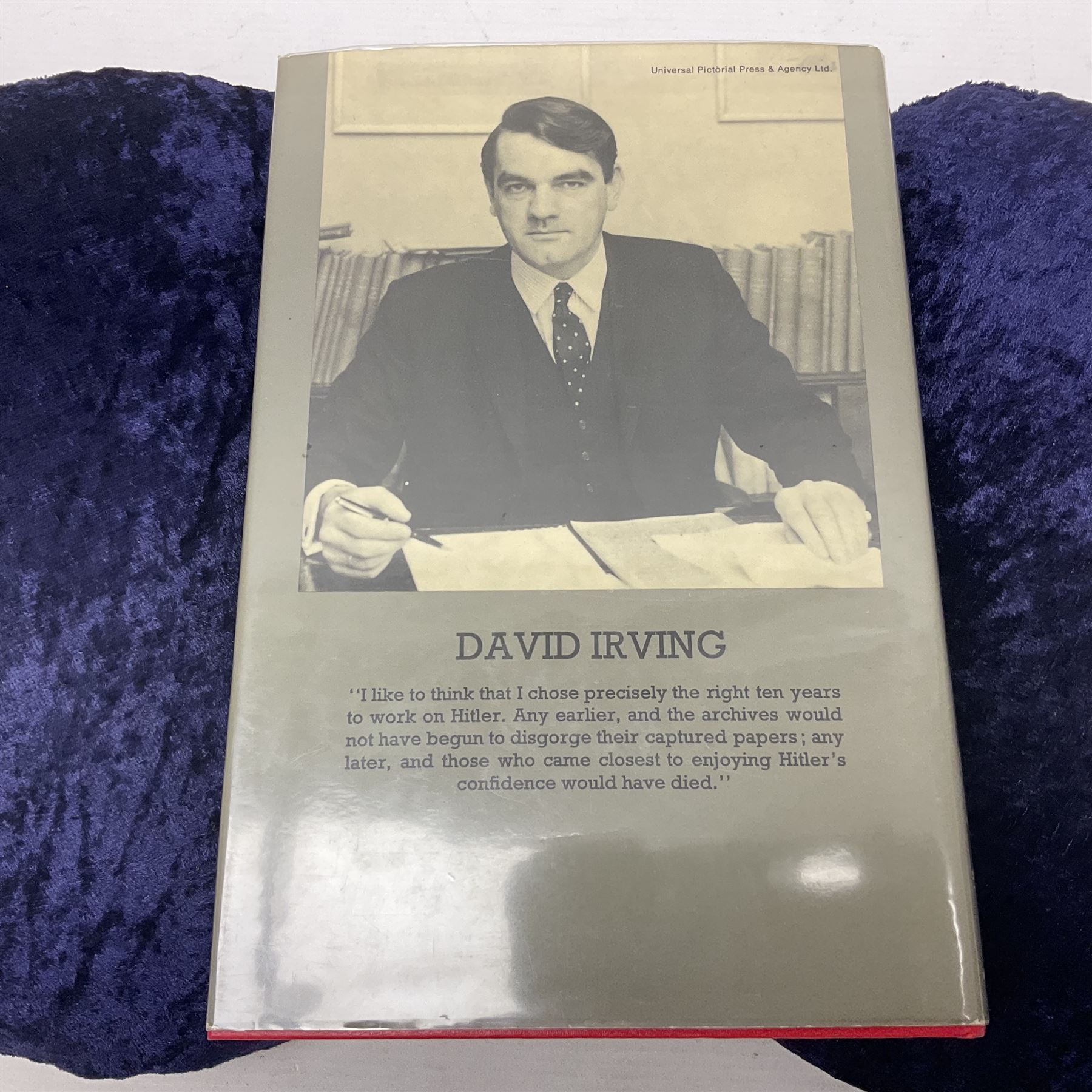Irving David: Hitler's War. 1977 First GB printing. Dustjacket.