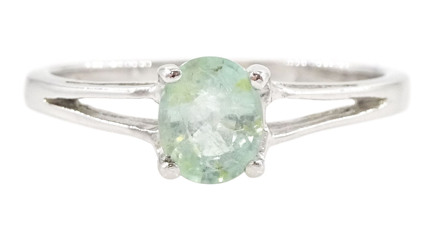 18ct white gold single stone oval cut Paraiba tourmaline ring, hallmarked, tourmaline approx 0.55 carat