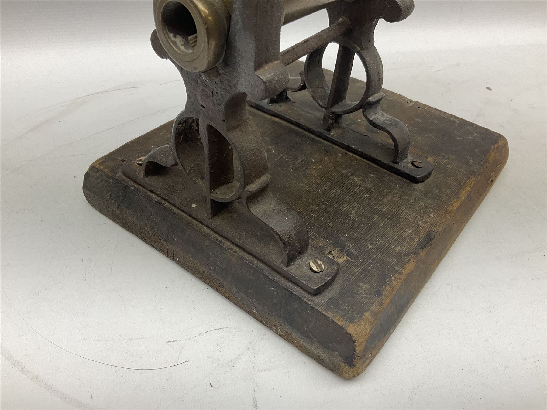 Victorian cuff and collar tabletop mangle, the ribbed brass rollers in a cast iron frame mounted on a wooden base