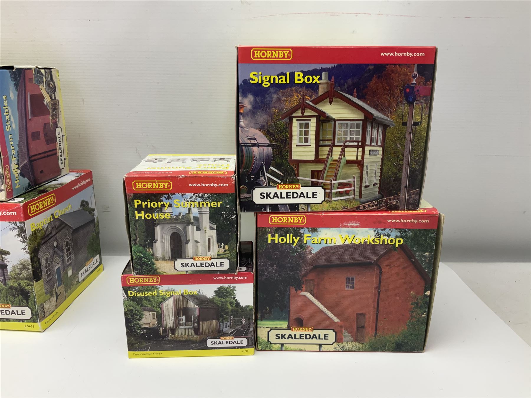 Hornby '00' gauge - thirteen Skaledale trackside buildings/accessories including R8737 Small Gasholder, R9653 Baptist Church, R8542 Holly Farm Workshop, R8534 Signal Box, R8854 Fan Drift, R8525 Holly Farm Stables, R9531 Magna Waiting Room, R8778 Fan House, R8709 Fuel oil Tanks etc; all boxed (13)