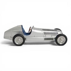CMC 1:18 scale diecast model car no.M033 Mercedes Benz W25 1934 in silver, boxed