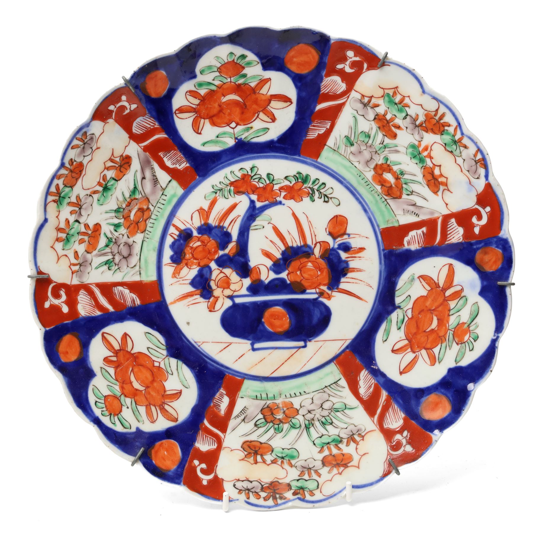 19th century Japanese rice bowl, with four character mark in underglaze blue to cover, H9cm; together with four Japanese chargers, largest D31cm (5)
