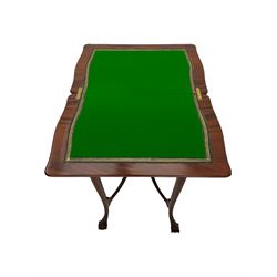 Early 20th century mahogany at classical design card table, fold over baize lined top