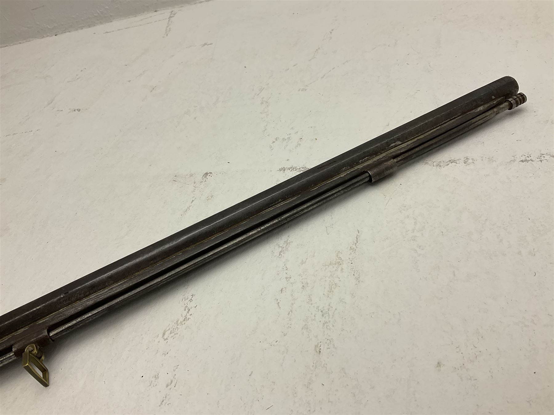 20th century Indian percussion musket, the 81cm octagonal barrel with under rib and ramrod, brass fittings including front and rear swivels, oak half stock with cheek piece and chequered pistol grip stamped 1589 L124.5cm overall