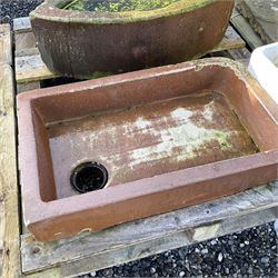 Shallow rectangular glazed sink and glazed corner planter  - THIS LOT IS TO BE COLLECTED BY APPOINTMENT FROM DUGGLEBY STORAGE, GREAT HILL, EASTFIELD, SCARBOROUGH, YO11 3TX
