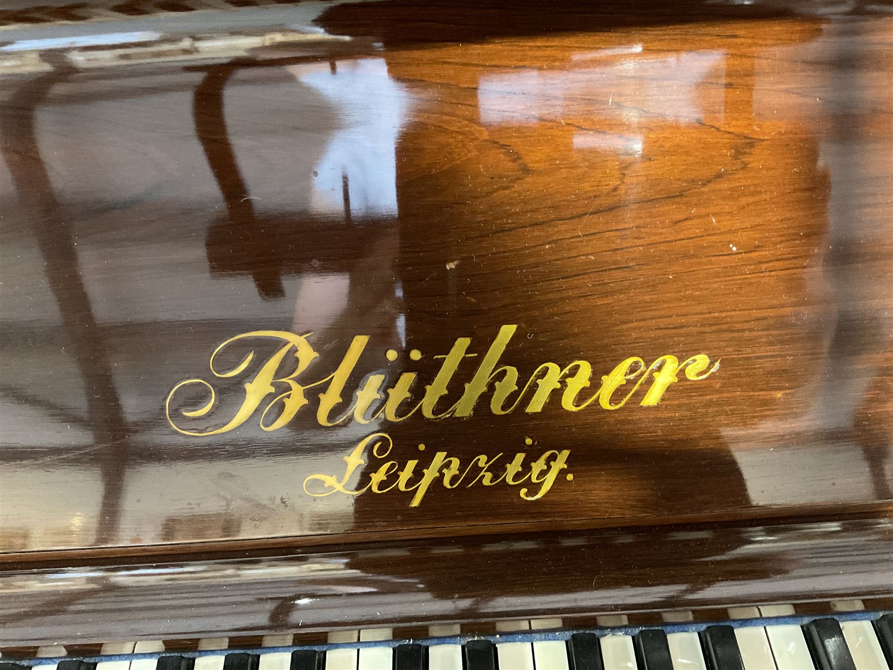 Bluthner of Leipzig - Early 20th century overstrung upright piano, serial number 79496 (1910), in a mahogany case with three front case panels and folding music desk, with 85 keys (seven octaves) underdamper action, original hammers, stringing, tuning pins, dampers and felts, with sostenuto and sustain pedals. Julius Bluthner was considered to be one of the the best makers of German upright pianos in the early 20th century both for tone quality and build. 

This item has been registered for sale under Section 10 of the APHA Ivory Act.